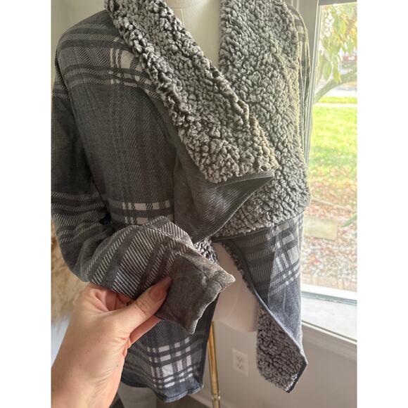 NWT Thread & Supply Plaid Sherpa Cardigan Sweater Size XS Gray Windowpane - Picture 6 of 10